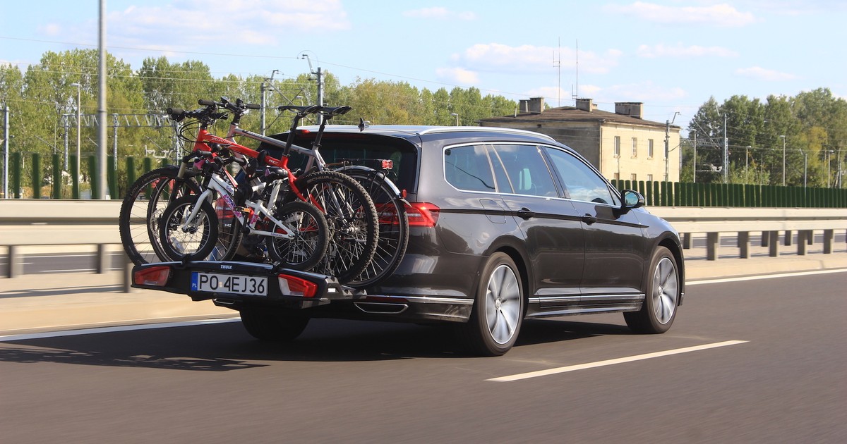 Na typowej platformie klasy premium można przewozić do 3 rowerów. Niektóre modele można doposażyć w dodatkową szynę („dostawkę”), na której zmieści się jeszcze jeden rower