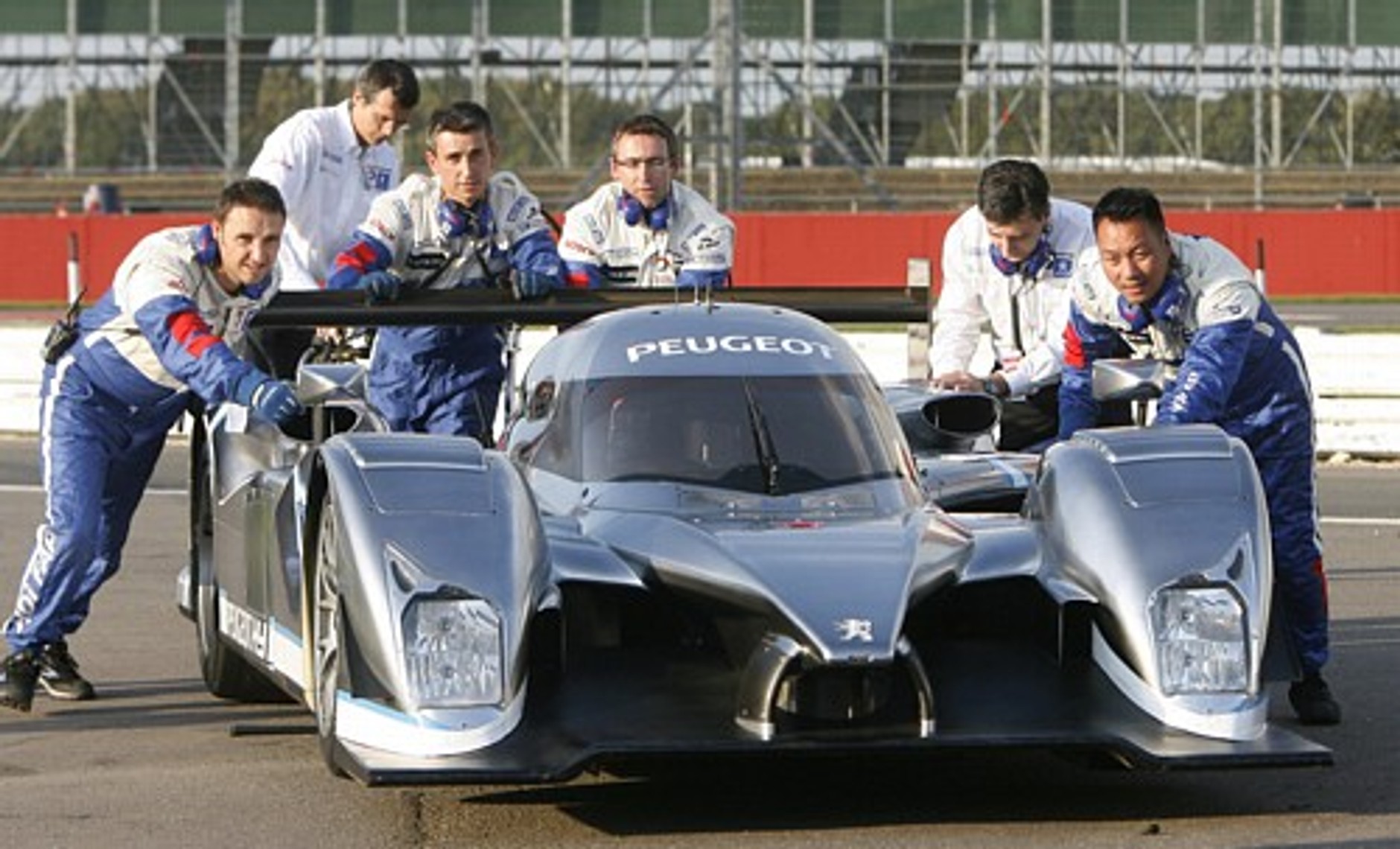 Peugeot 908 HY - hybrydowy bolid z dieslem