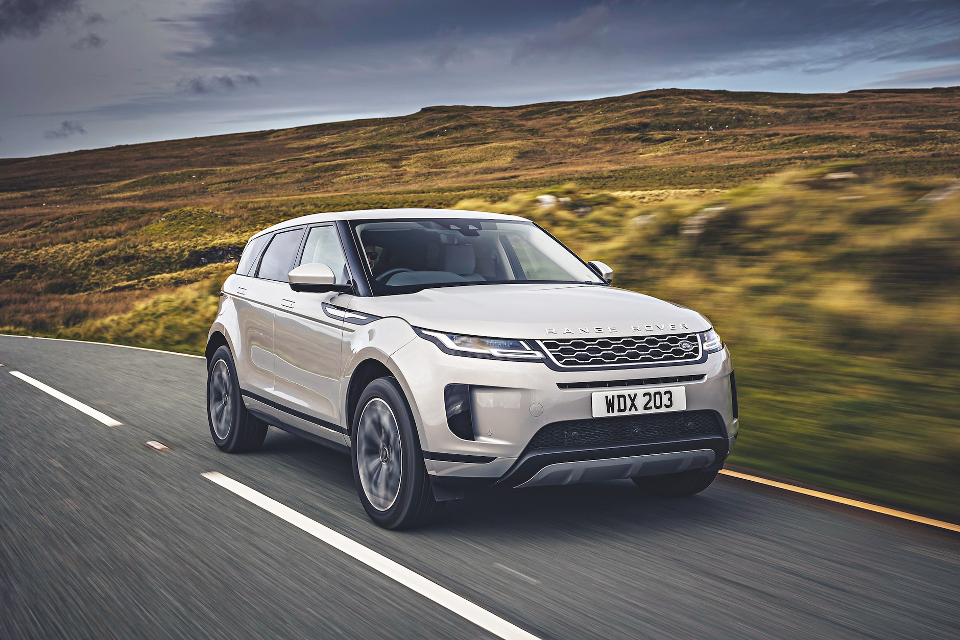 Range Rover Evoque i Land Rover Discovery Sport – 3 cylindry z prądem