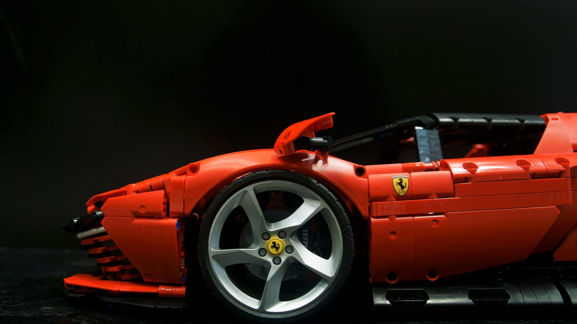 Ferrari Daytona SP3 w skali 1:8 z klocków LEGO
