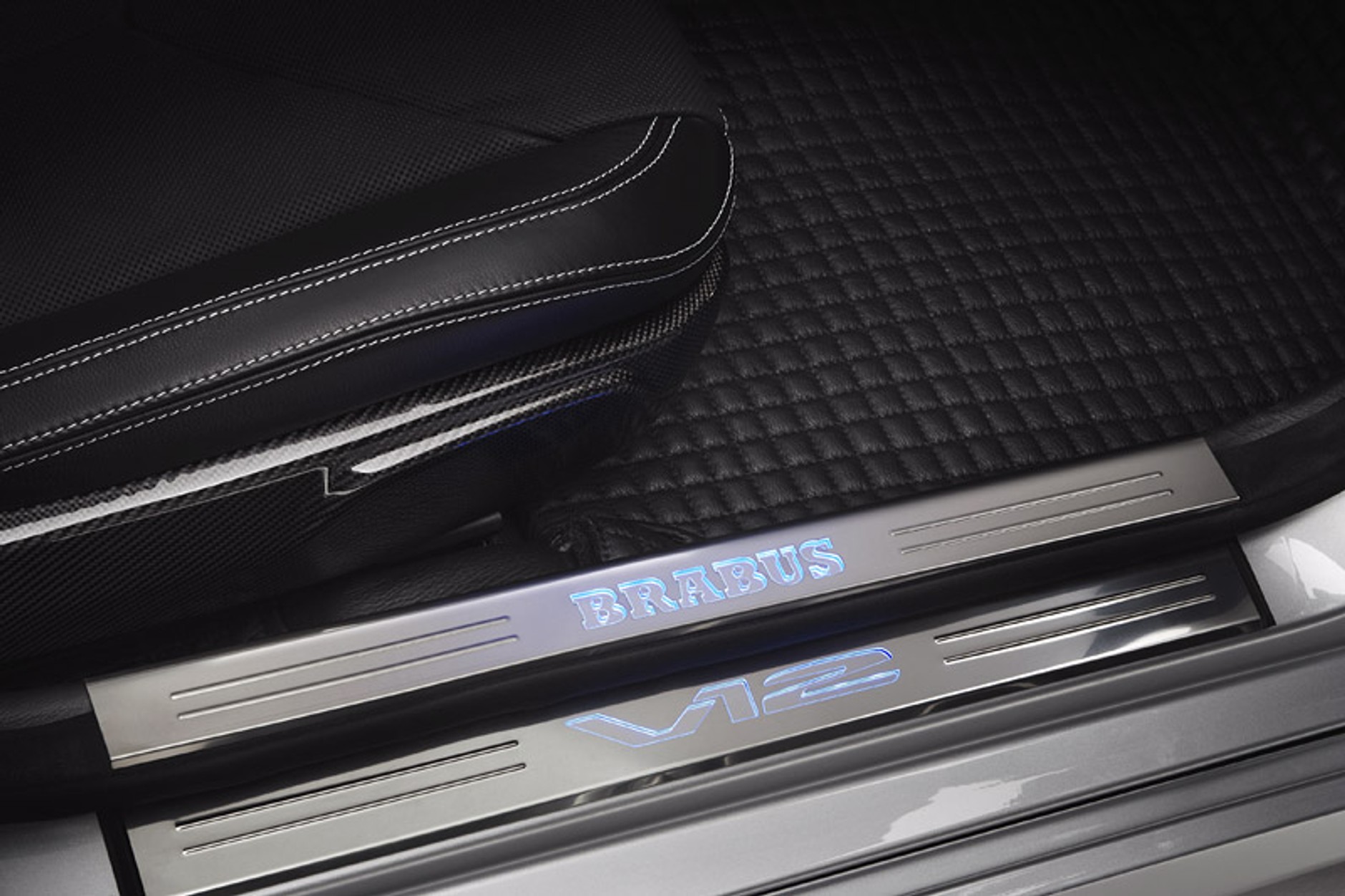 IAA Frankfurt 2007: Brabus Bullit - Mercedes-Benz klasy C z silnikiem V12 biturbo