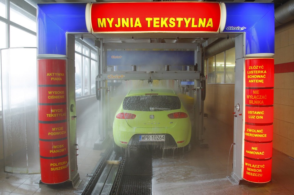 Radzimy gdzie i jak umyć auto zimą