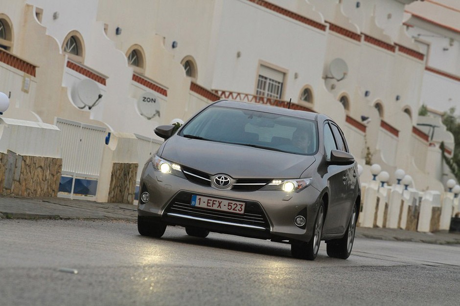Nowa Toyota Auris: czy zagrozi Golfowi?