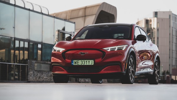 Zdalne aktualizacje samochodów - Ford stawia na nocne zmiany