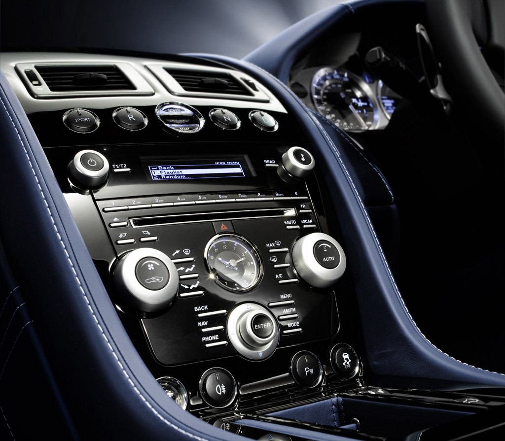 Aston Martin V8 Vantage S: błękitna krew