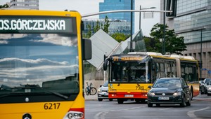 Czy kierowca autobusu ma obowiązek włączyć klimatyzację? Pasażerowie często na to narzekają