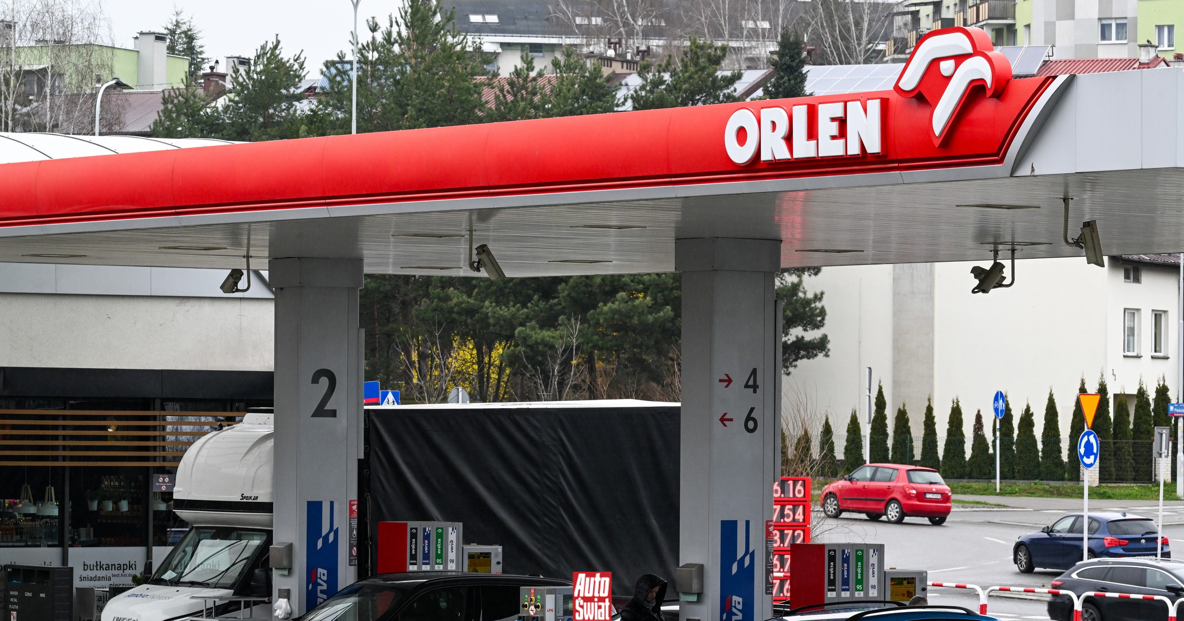 Podano nowe maksymalne ceny paliw. Drożej za benzynę, taniej za diesla