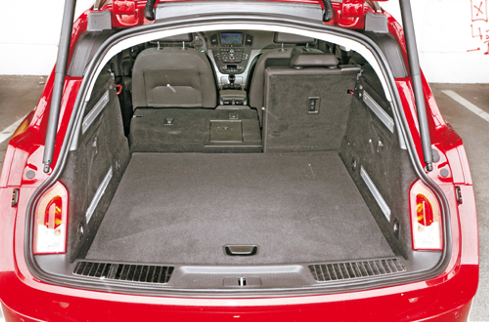 Opel Insignia kontra Renault Laguna Grandtour i Volkswagen Passat Variant: Czy kombi Opla pokona konkurentów?