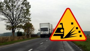 Auto strzelające kamieniami spod kół. Czy znasz ten znak drogowy?