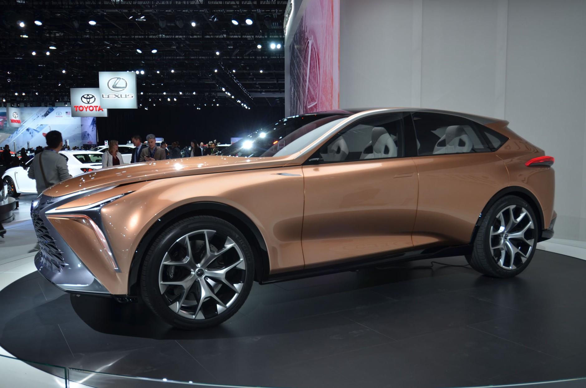 Lexus LF-1 Limitless - flagowy SUV Lexusa