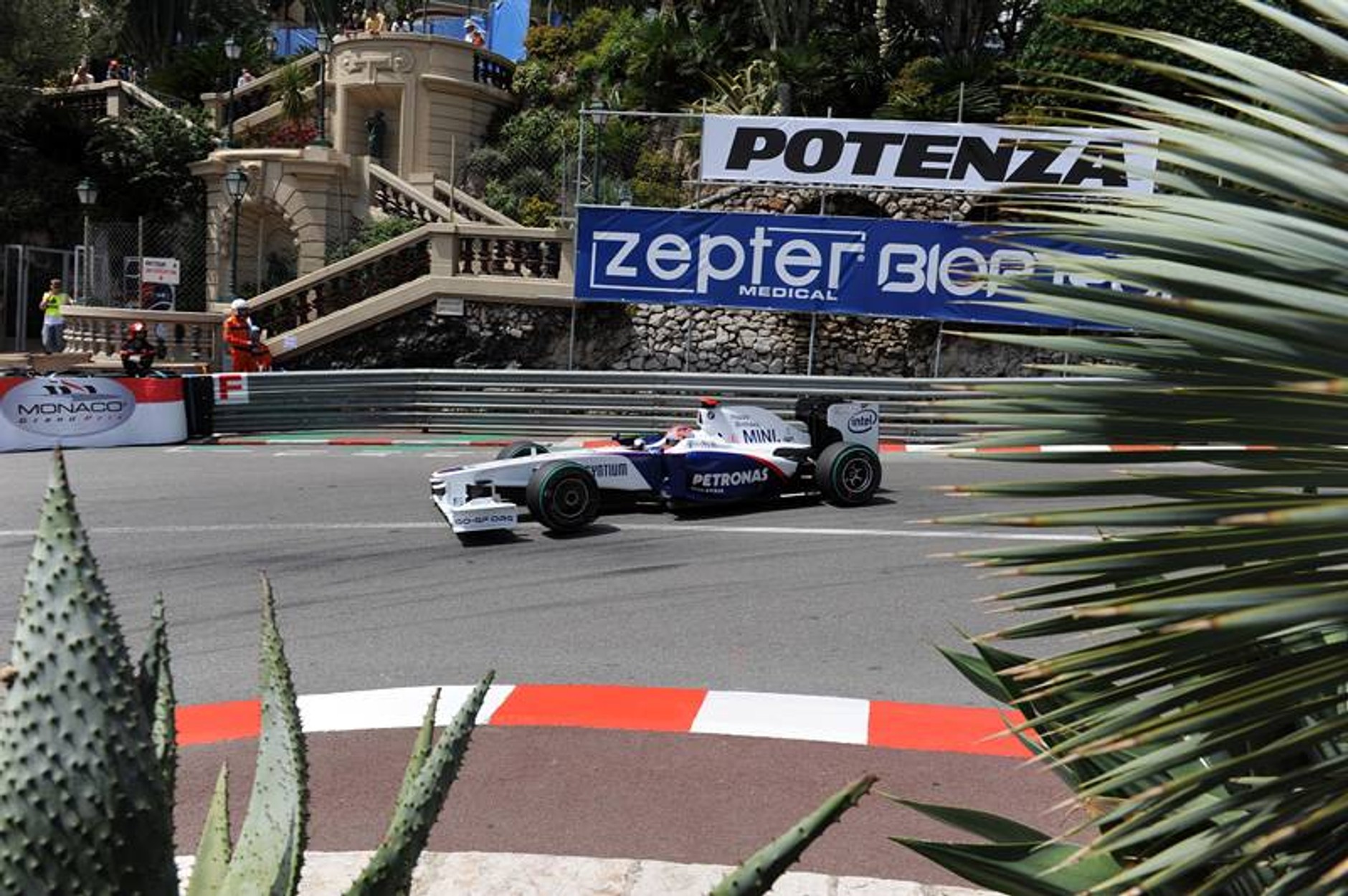 Grand Prix Monaco 2009: Button królem, Kubica w garażu (fotogaleria)