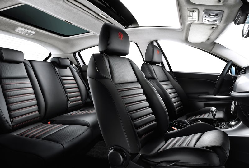 Alfa Romeo Giulietta: wnętrze i nowe zdjęcia