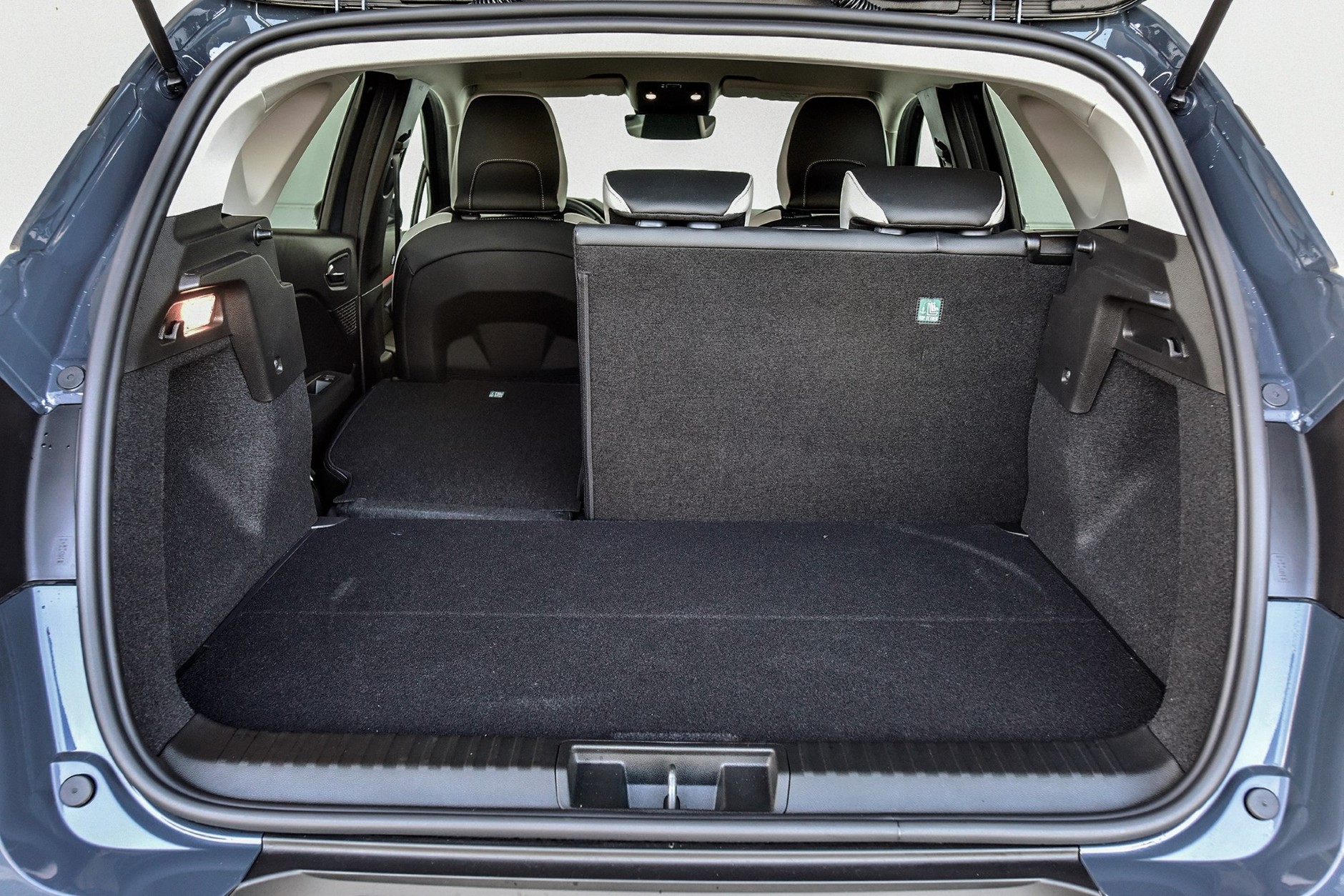 Dwie hybrydy ładowane z gniazdka: Kia Niro i Renault Captur