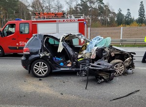Golf najechał na ciężarówkę. Śmiertelny wypadek na A1
