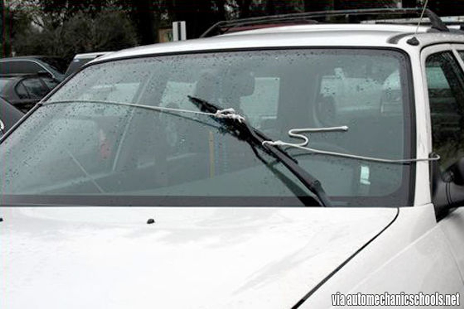 Jak nie naprawiać samochodu: 25 przykładów