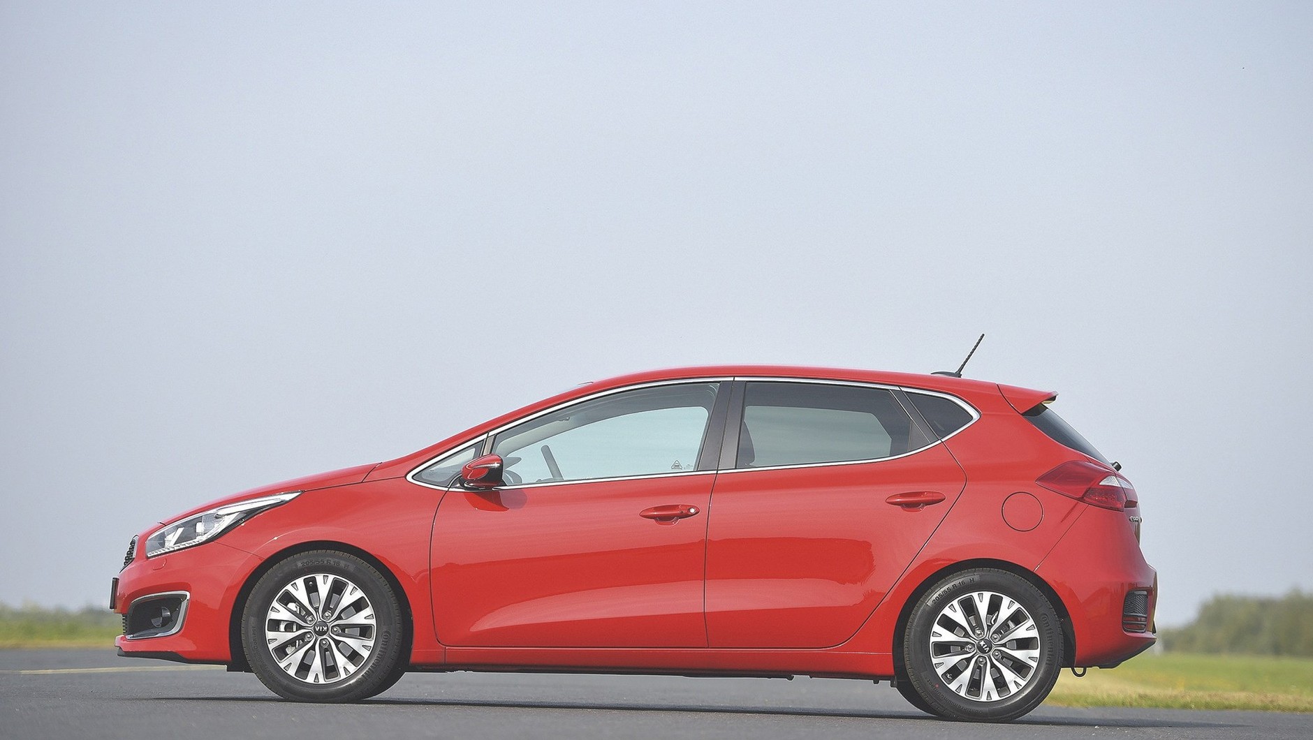 Porównanie - nowa Astra kontra reszta świata: Ford Focus, Hyundai i30, Kia cee'd, Peugeot 308 i VW Golf - spalanie, opinie, dane techniczne