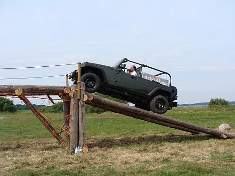 Jeep J8 w praktycznej wersji prosto z Kairu