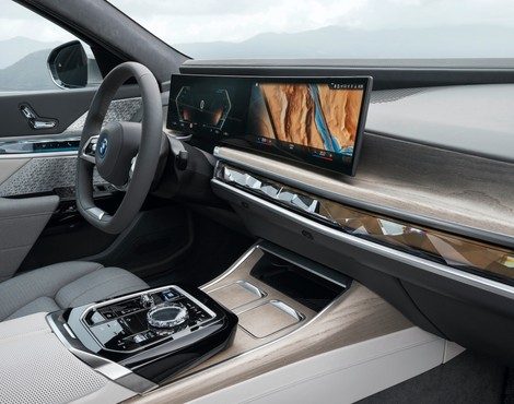 BMW i7