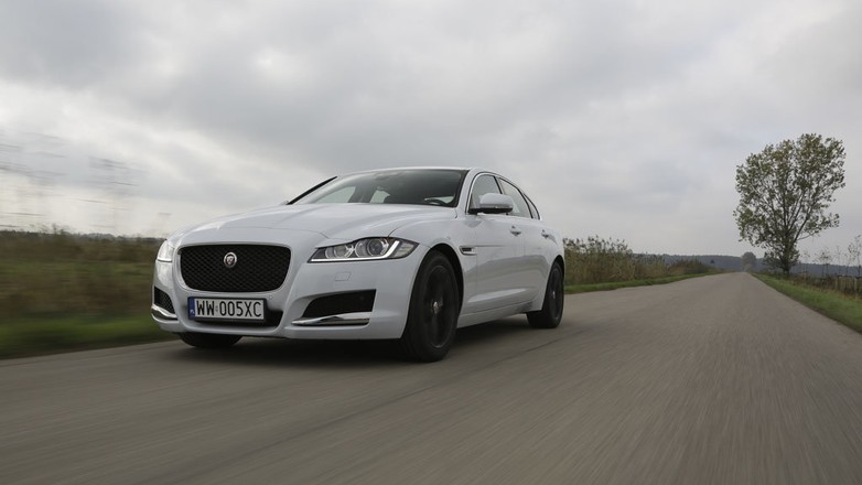 Jaguar XF 25t - prowadzenie ponad komfort