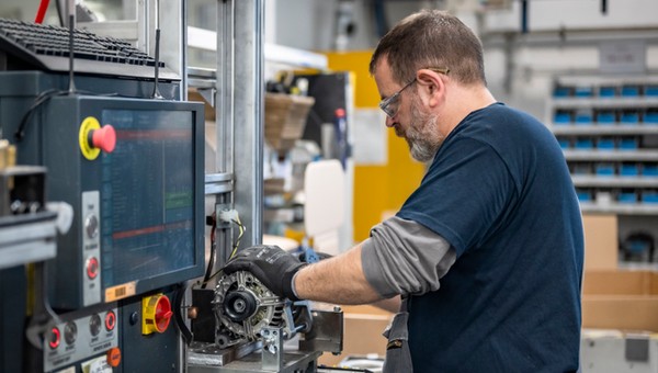 Firma Bosch produkuje alternatory z używanych części. „Są jak nowe”