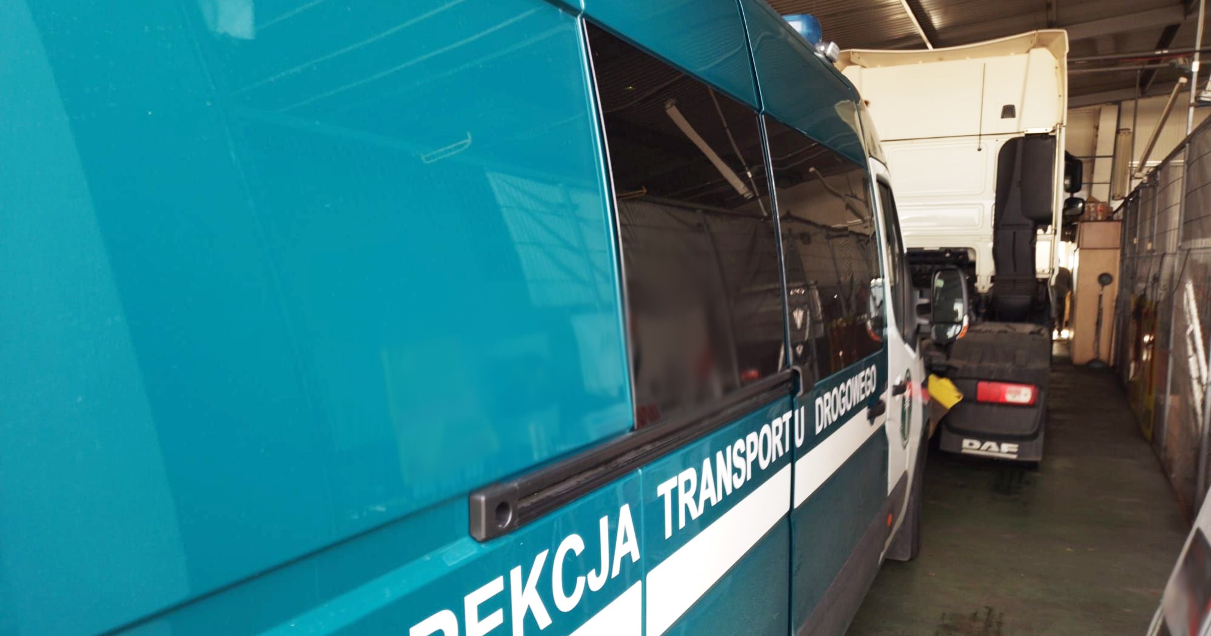 Pojazd ciężarowy, zatrzymany przez inspektorów ITD, został skierowany do warsztatu
