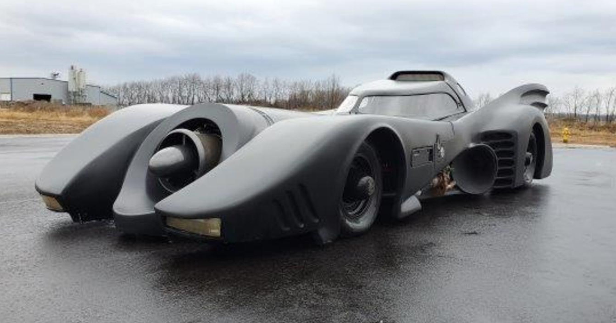 Batmobil, DeLoren z powrotu do przyszłości i Ecomobil pogromcy duchów wystawione na sprzedaż