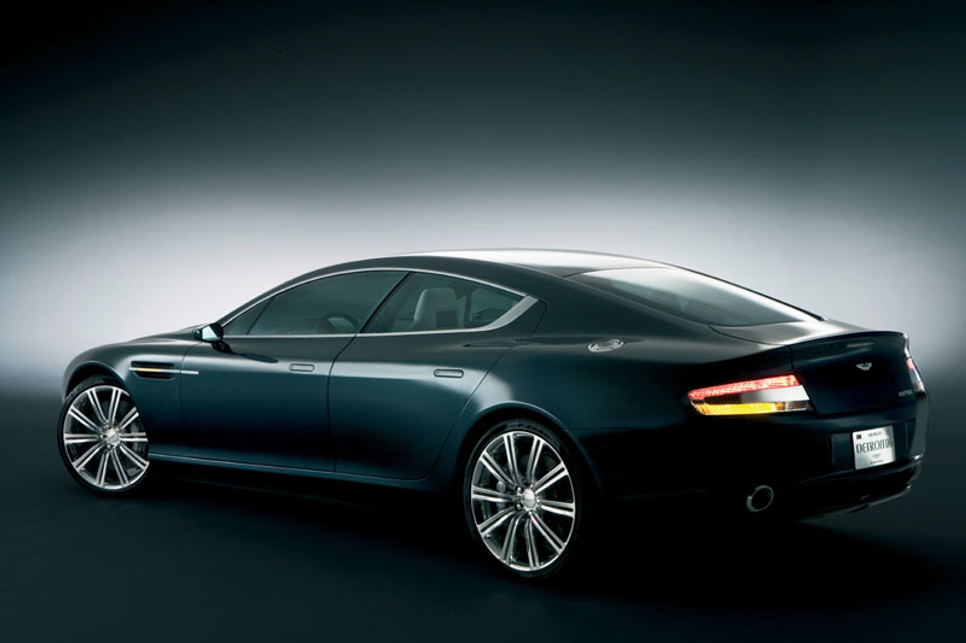 Edmunds.com: Aston Martin Rapide trafi do produkcji