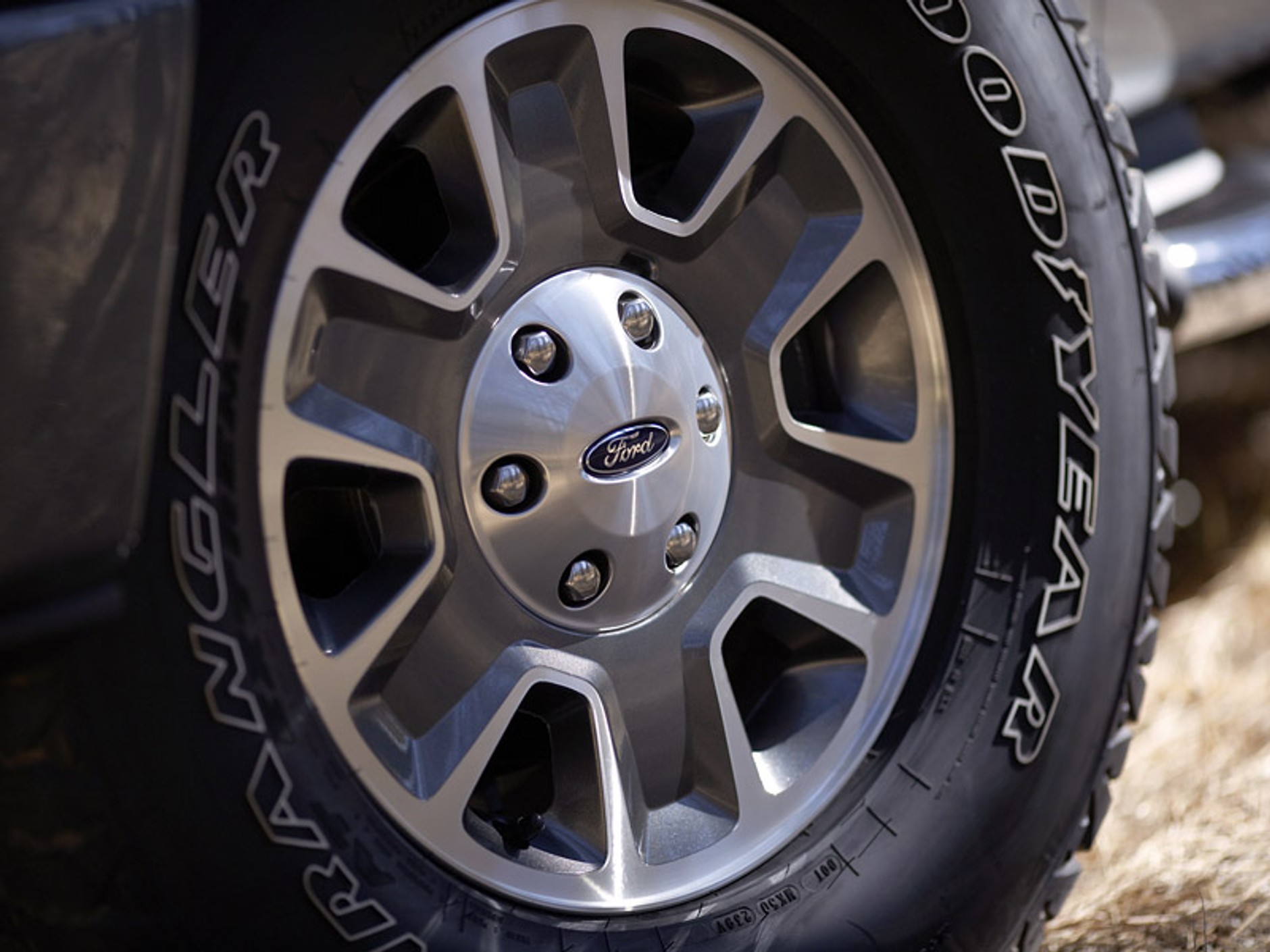 Ford F-150: legendarny pickup z nową twarzą (+ wideo)