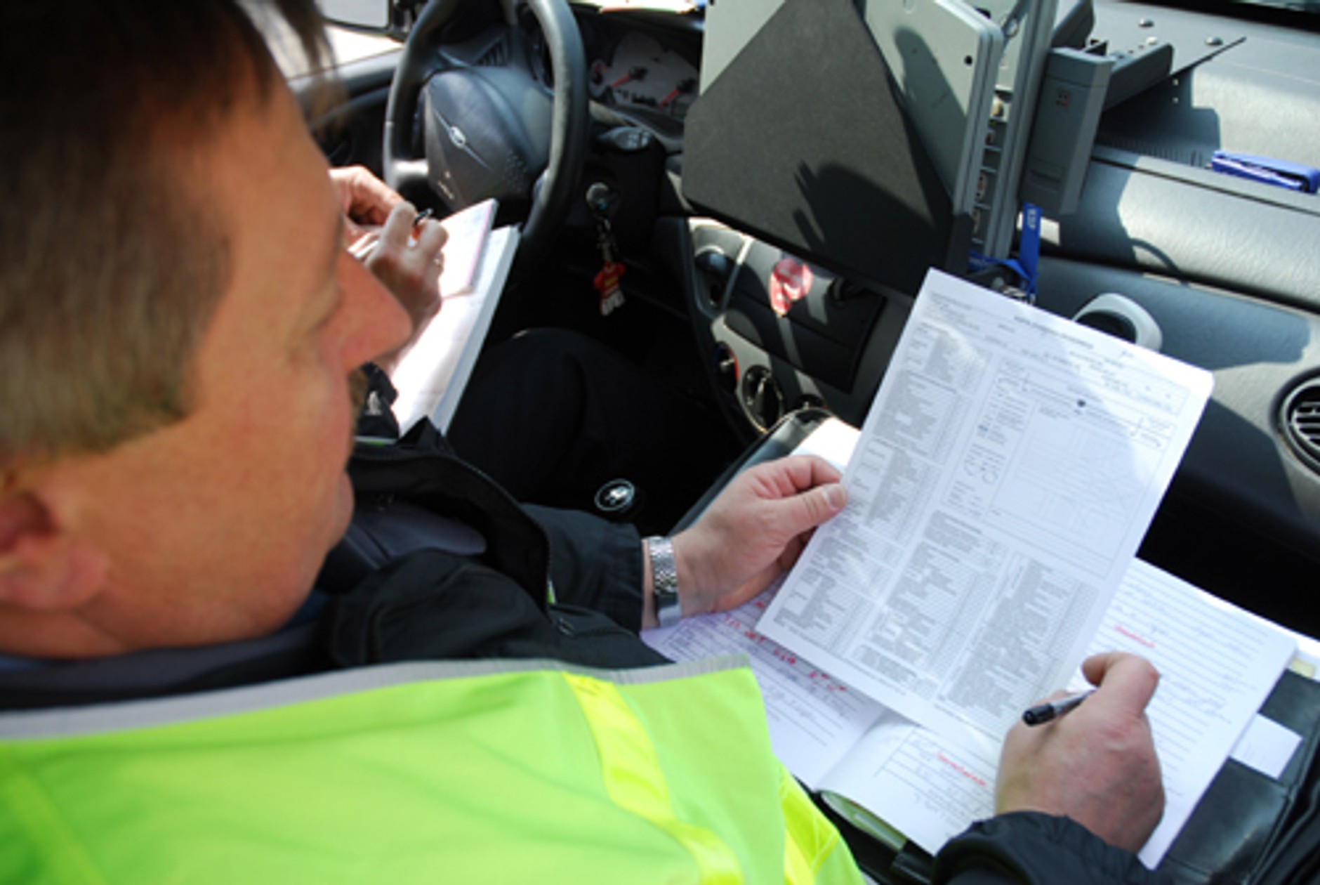 Jak na podstawie śladów policja odtwarza przebieg wypadku?