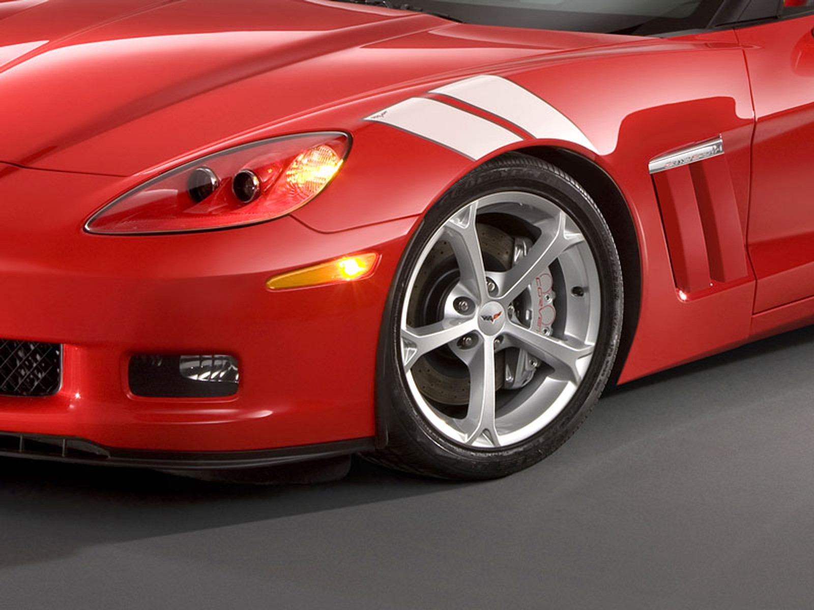 Corvette Grand Sport: poszerzone nadwozie i więcej mocy