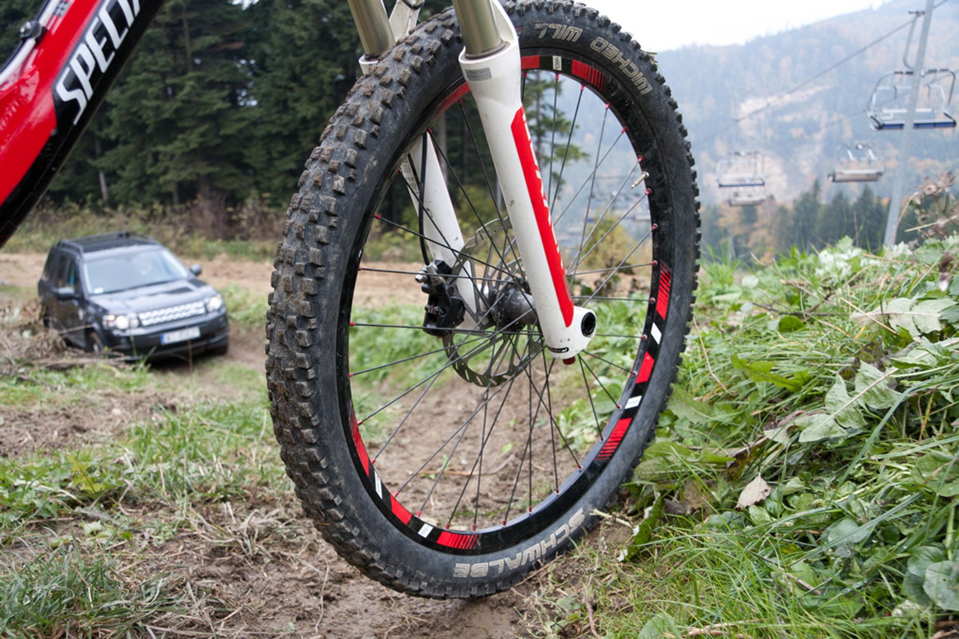 Sporty w terenie downhill: czyli, ostre zjazdy