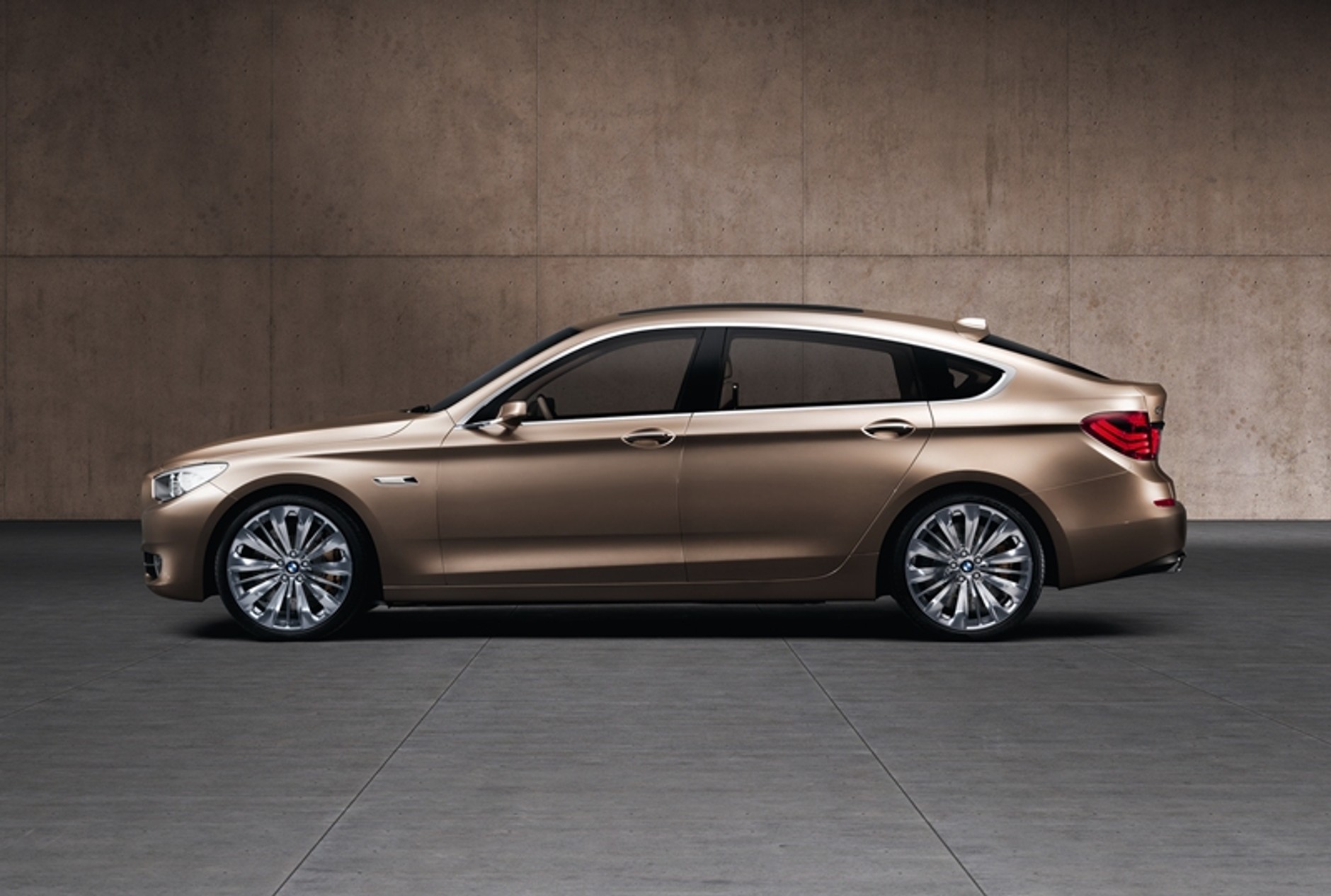 BMW serii 5 GT – prototyp a wersja seryjna