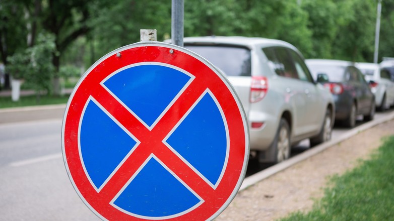 Znak B-36: zakaz zatrzymywania się