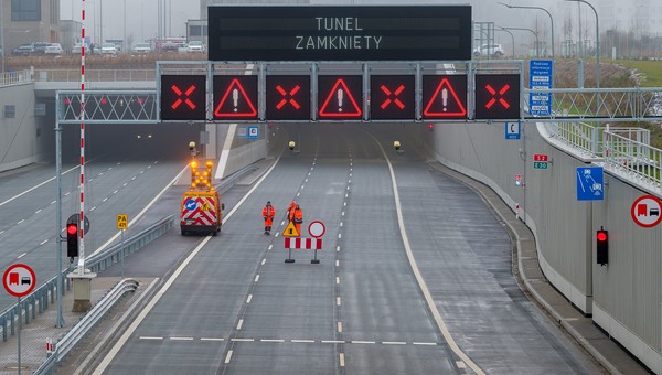 Tunel Południowej Obwodnicy Warszawy pod kontrolą. Kamer tyle, ile w połowie stolicy