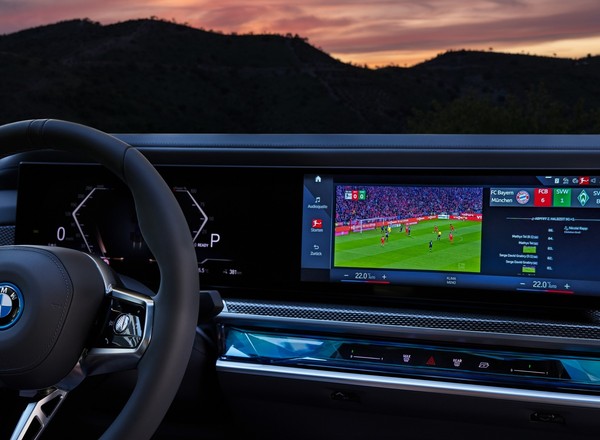 Mecz Bundesligi na wyświetlaczu w BMW. Jak to działa?
