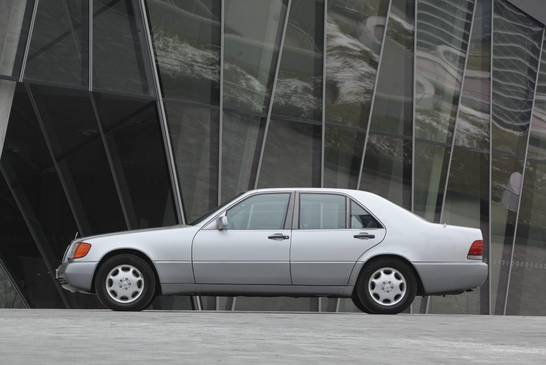 Twierdza na kołach, czyli Mercedes W140