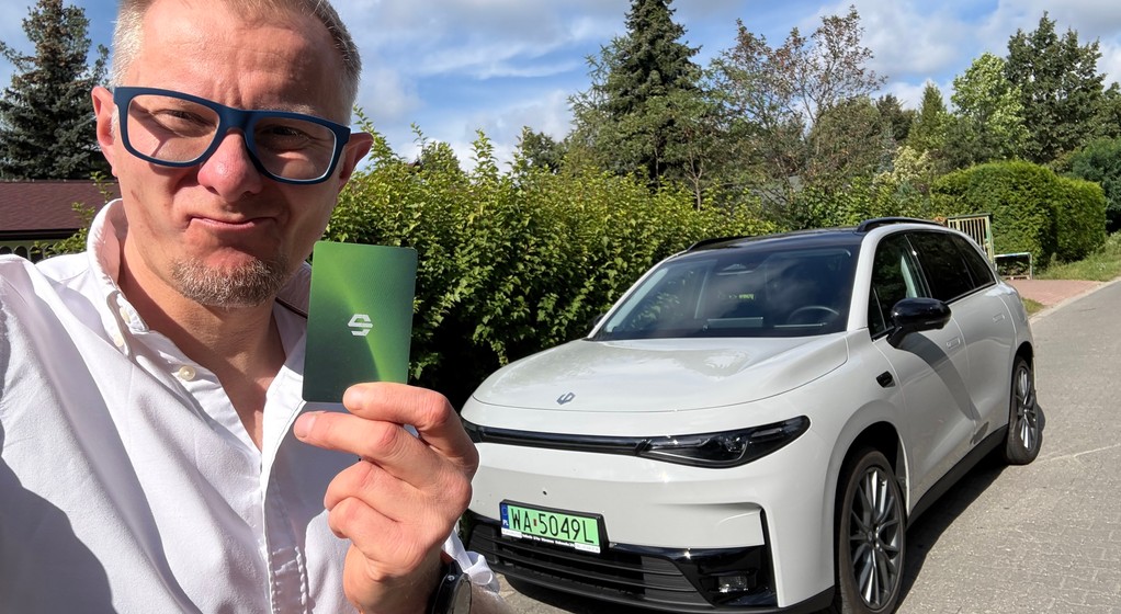 Leapmotor C10 ma nietypowy system dostępu – zamiast tradycyjnego kluczyka-pilota korzystamy z nowoczesnej karty zbliżeniowej. Okazuje się, że to rozwiązanie jest ekstremalnie problematyczne