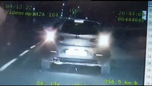 Miał prawo jazdy 14 dni. 18-latek zrobił to na oczach policji [WIDEO]