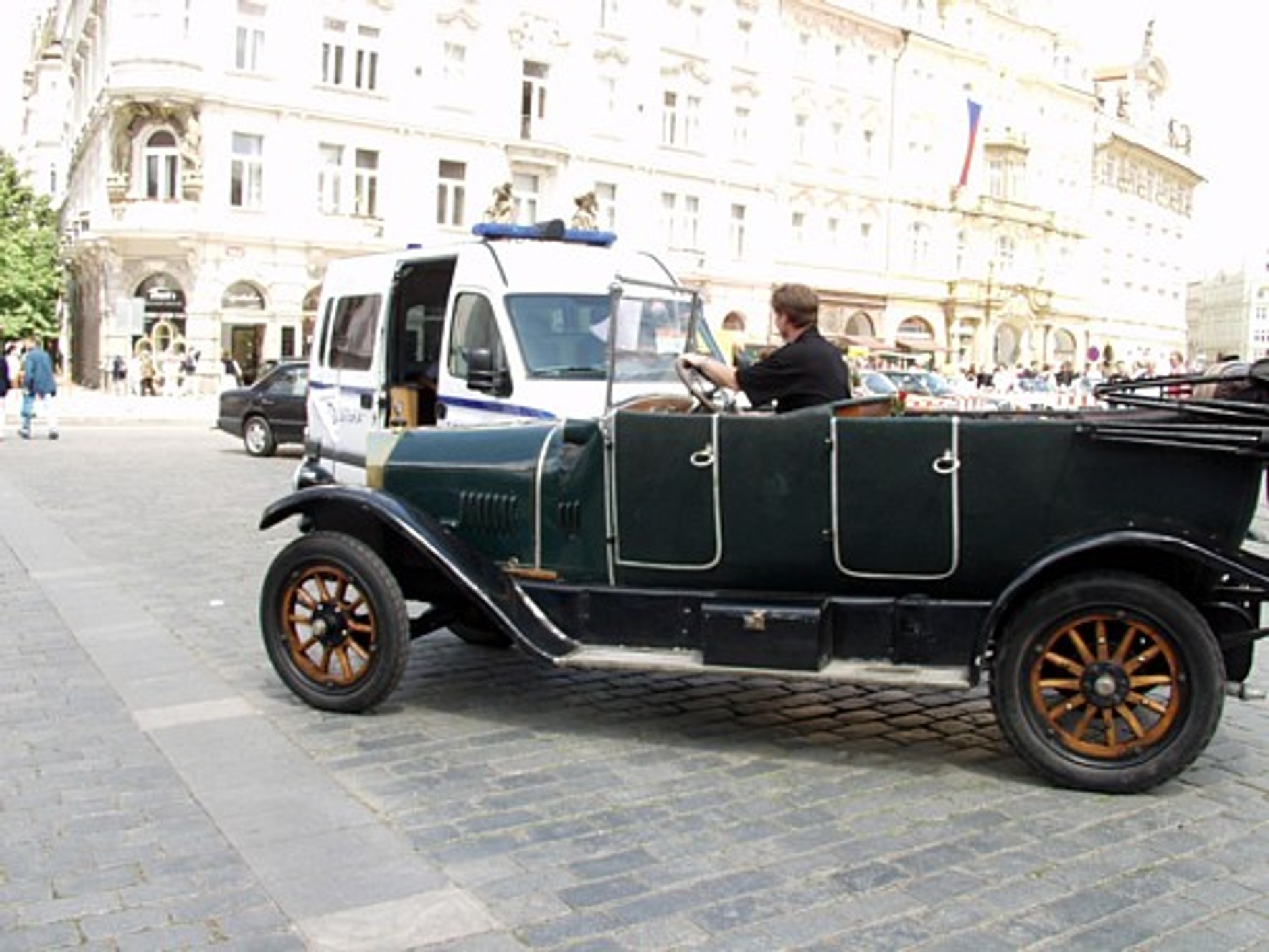 Zabytkowe Mercedesy w Pradze