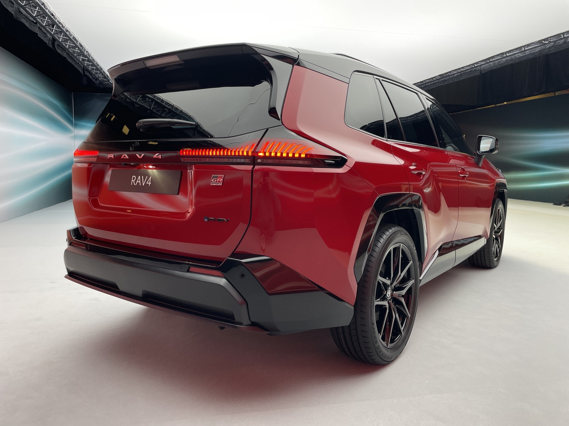 Nowa Toyota RAV4 GR Sport (2025)