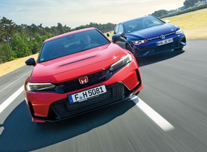 Honda Civic Type R kontra Volkswagen Golf R Performance. Który hot hatch zapewnia więcej sportowych emocji?