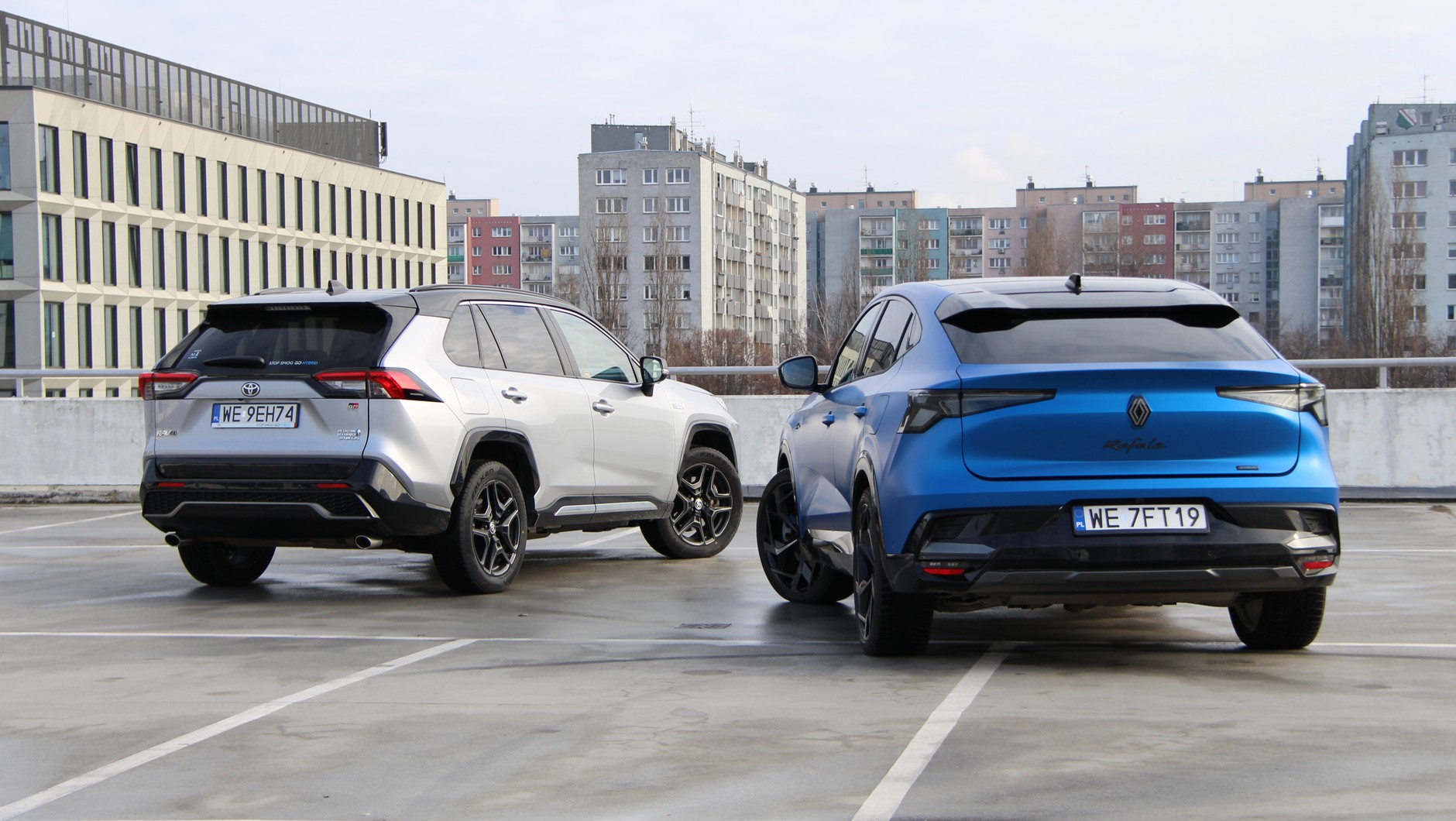 Renault Rafale E-Tech 300 kontra Toyota RAV4 Plug-In Hybrid