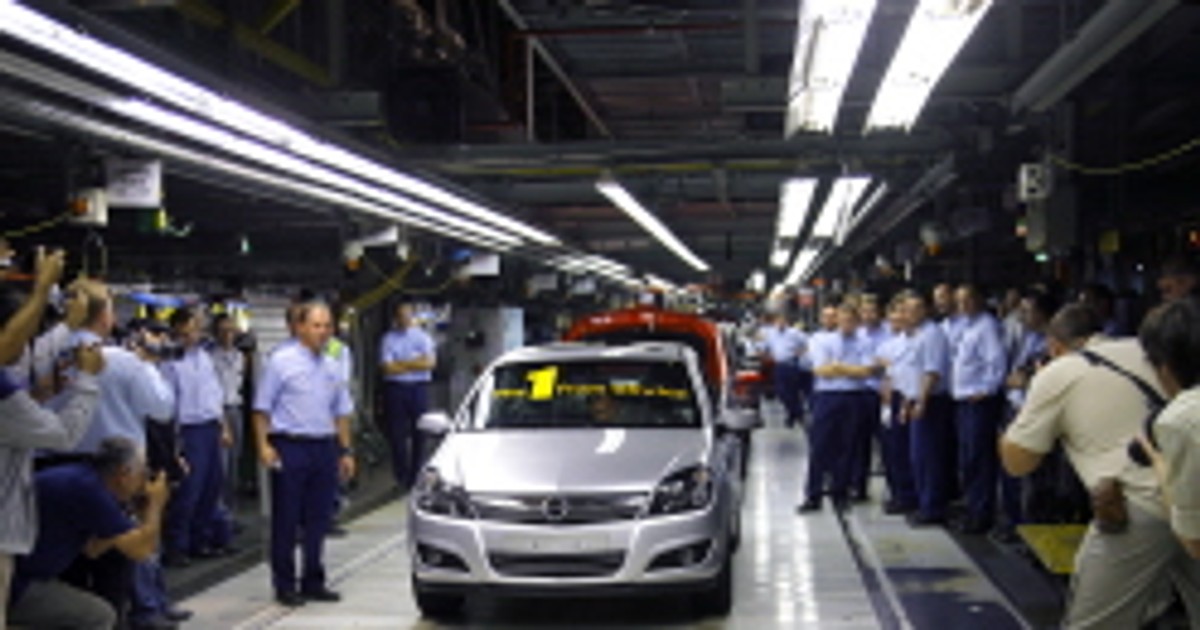 Opel: pierwsza nowa Astra sedan zjechała z linii produkcyjnej w Gliwicach