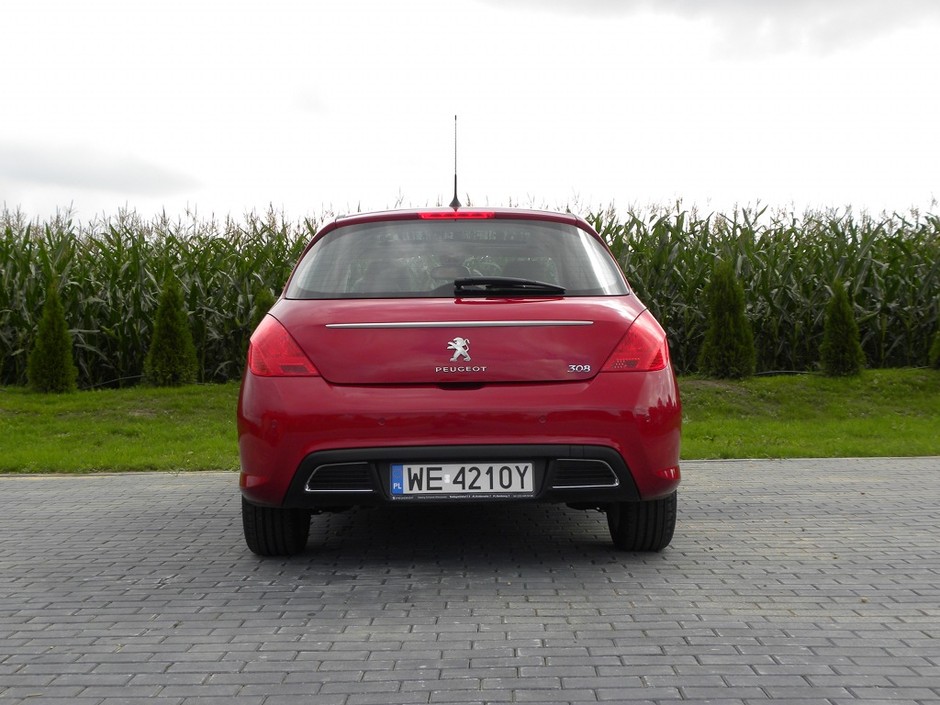 Peugeot 308 FL: Świeża twarz