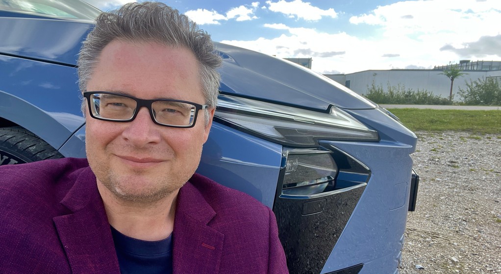 Lexus ES (8. generacja)