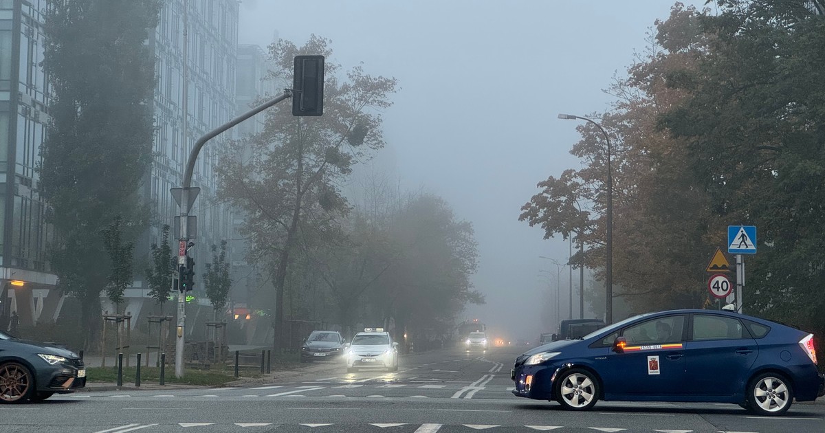  Mgła aktywuje nowe przepisy. Policja patrzy, a IMGW ostrzega kierowców