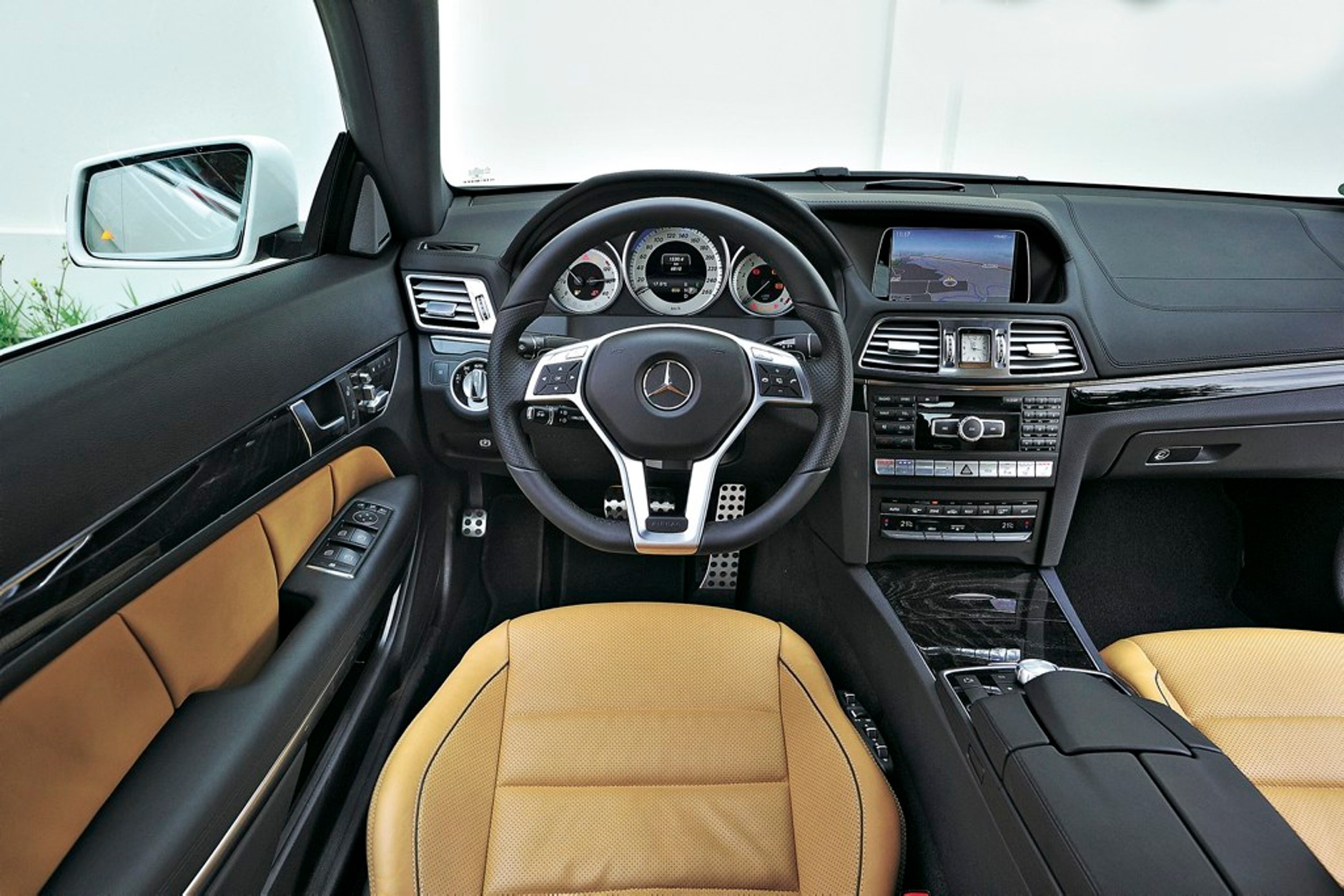 Mercedes E Coupe, kokpit