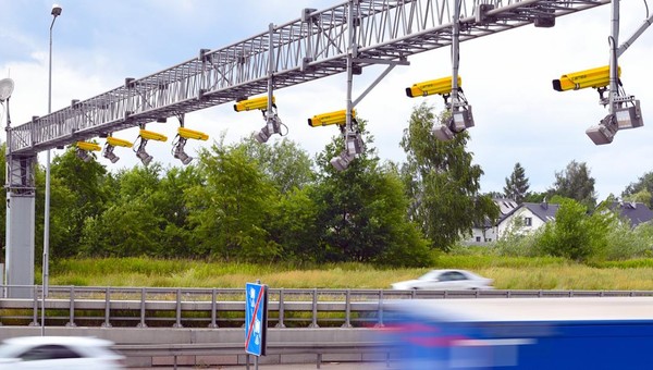 Urządzenia do kontroli kierowców zaleją Polskę. Tylko OPP na niemal 400 km szybkich dróg