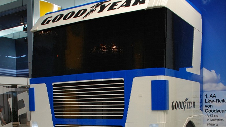 Ciężarówka z klocków LEGO