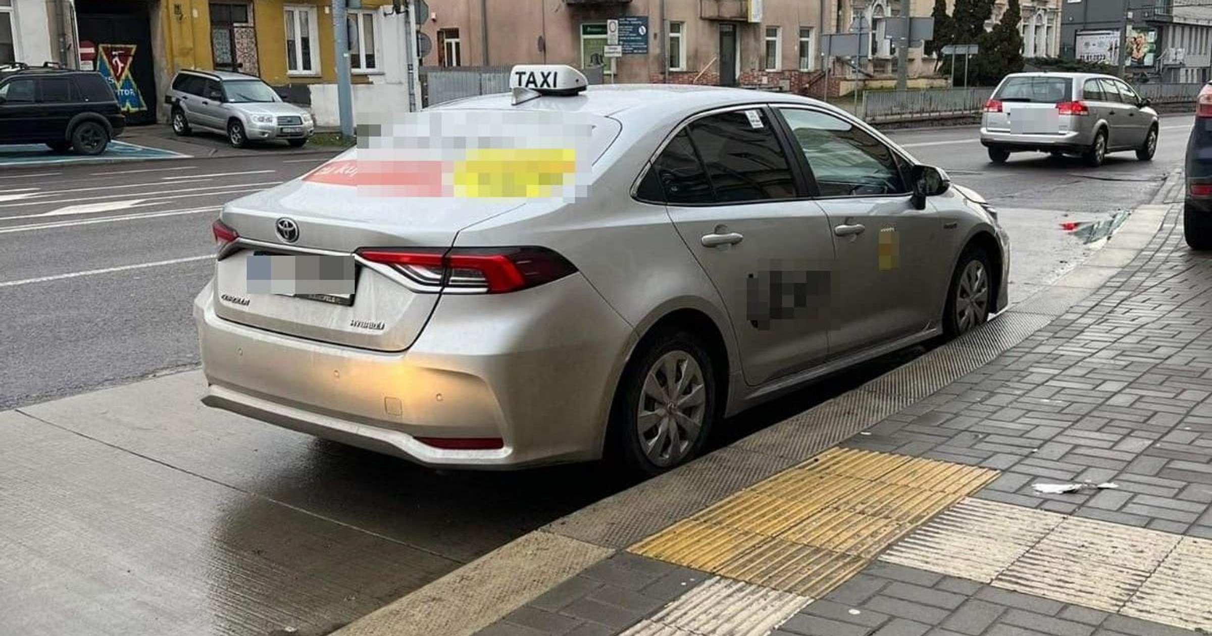 Taksówka zatrzymana przez policjantów po służbie